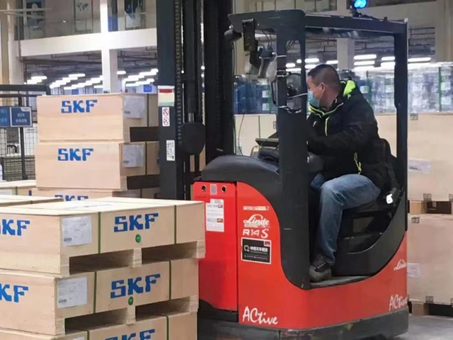 محامل أسطوانية للمحرك